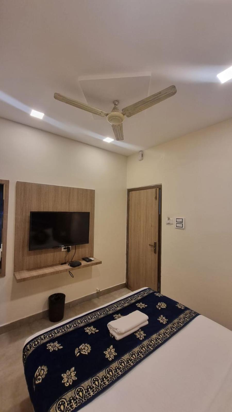 Beachfront Resort Calangute Exterior photo